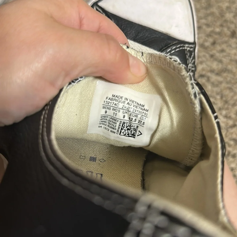 EUC Converse All Stars Unisex Black and White Sneakers - Picture 7 of 7